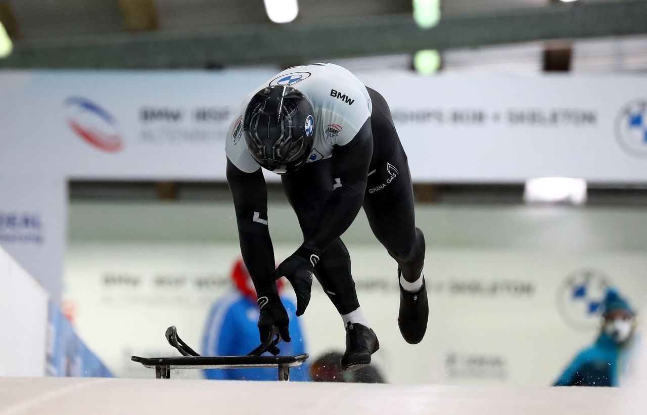 A skeleton racer